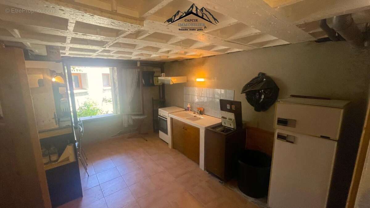 Maison 4 faces en pierre avec jardin - AYGUATÉBIA-TALAU - photo 11