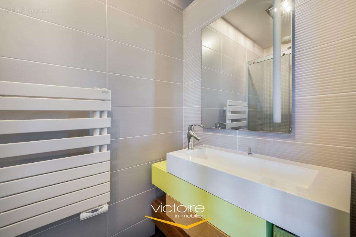 GENAS - Maison T5 avec jardin paysagé de 804 m2 avec piscine - photo 14