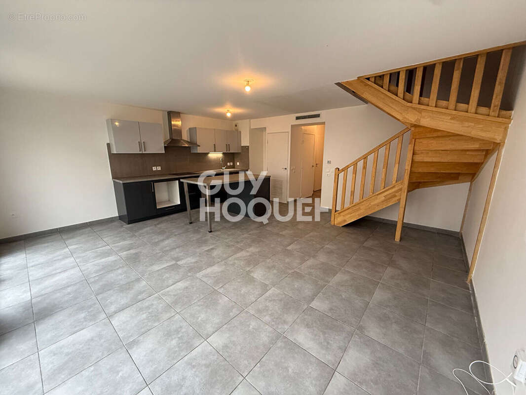 A vendre à PEZILLA LA RIVIERE (66370)  Maison F5 de 90 m² avec jardin et garage. - photo 5