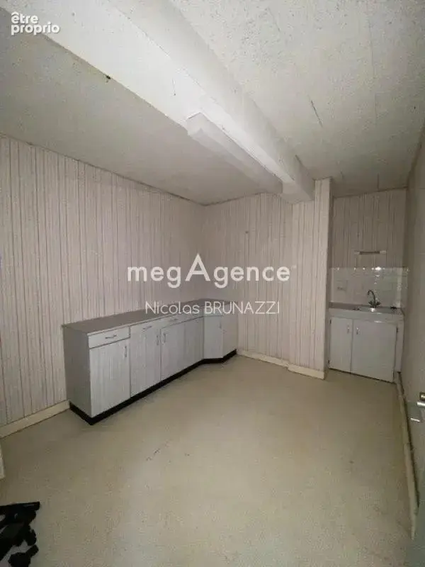 Immeuble à fort potentiel – 264 m² à Ambrières-les-Vallées - photo 8