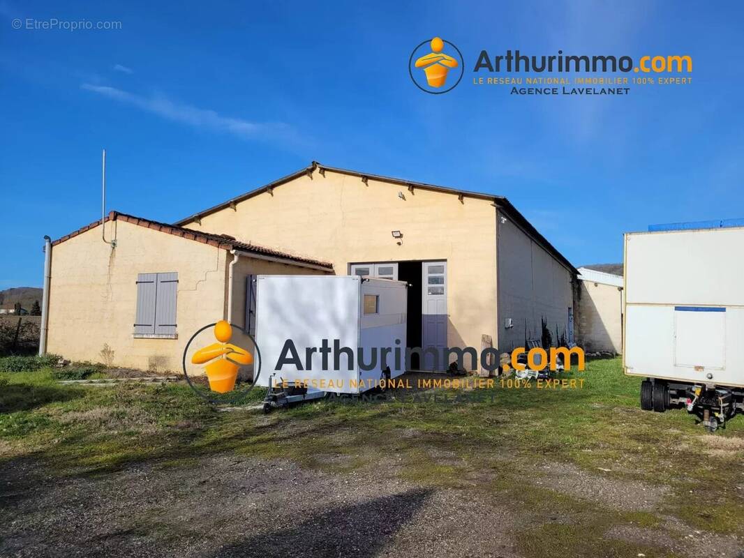 Commerce à LAROQUE-D'OLMES