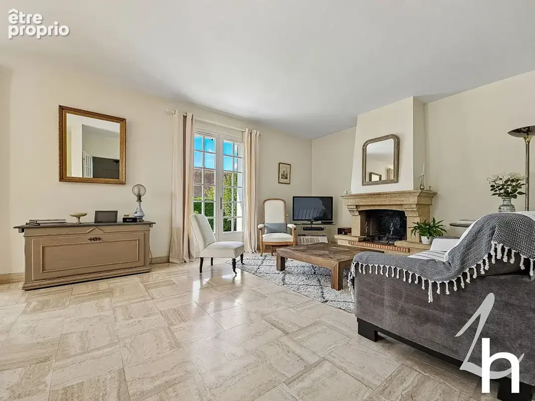 Hors lotissement - vie de plain pied - 5/6 chambres - sous sol - sud / ouest - 1046 m2 terrain - photo 4