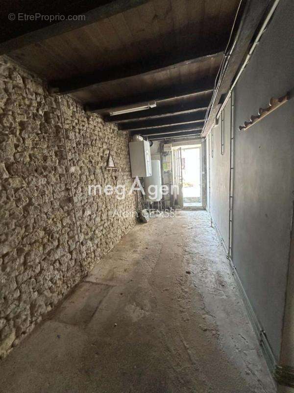 Maison 96 m² à Surgeres  - photo 11