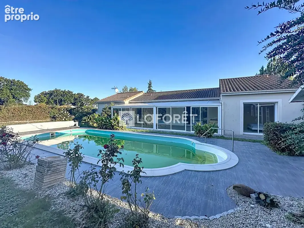 Élégante maison de plain-pied avec piscine chauuffée - photo 1