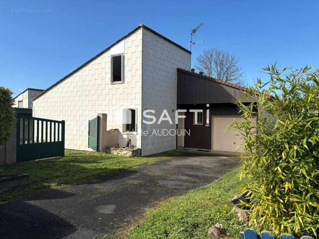 Photo 1 - Maison à BOUTIERS-SAINT-TROJAN