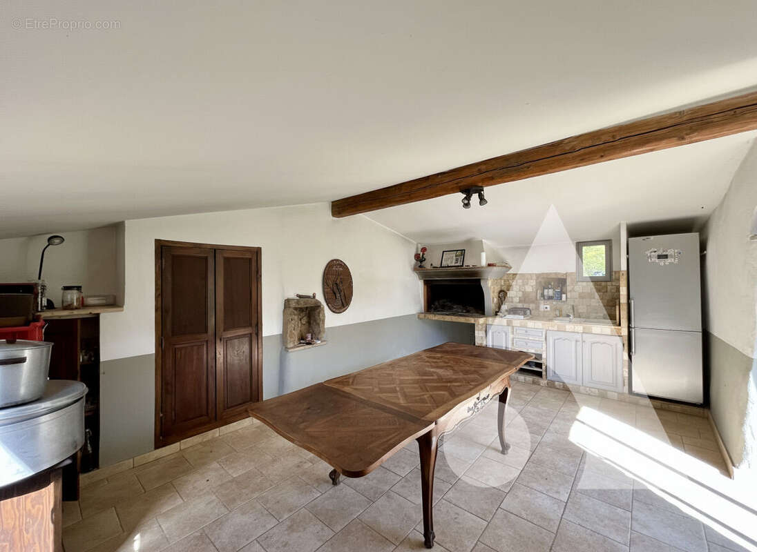 Maison à COTIGNAC