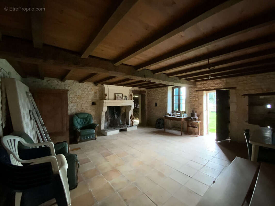 Maison à SAINT-GENIS-DE-SAINTONGE