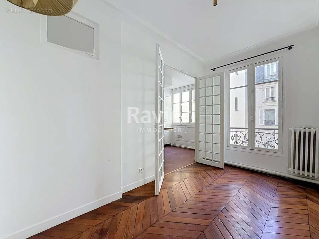 Appartement à PARIS-1E