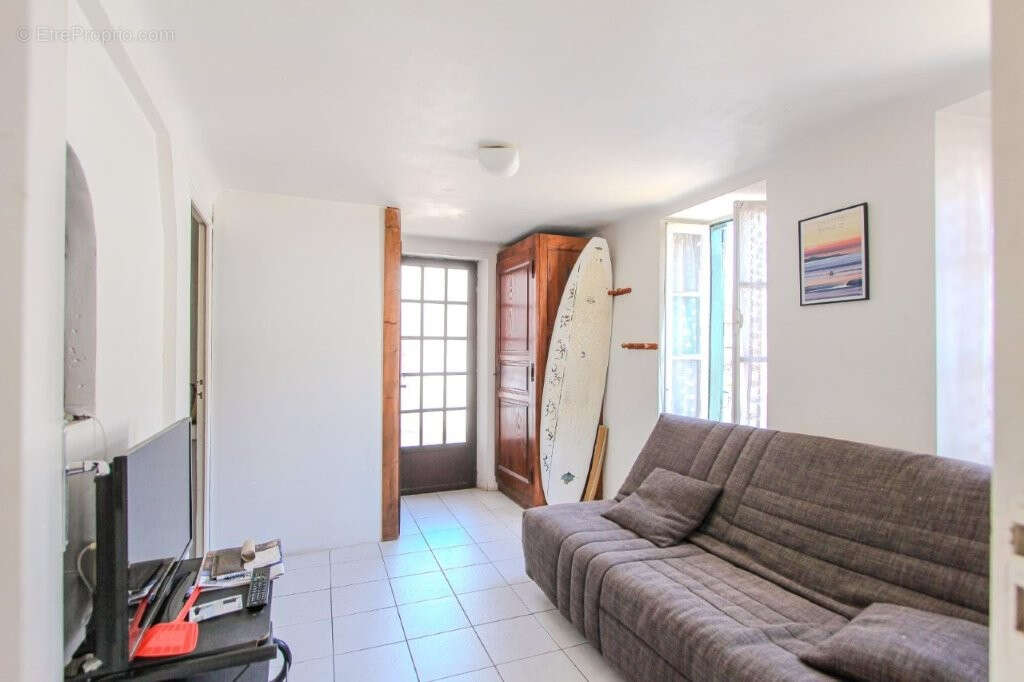 Plein coeur de bidart appartement lumineux a renover proche plage / aperçu océan - photo 4