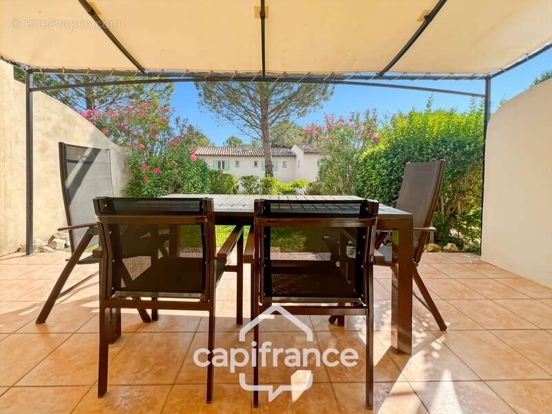 DOMAINE DE PONT ROYAL – Bastidon climatisé de 44 m², ravalé et parfaitement entretenu, avec jardin, 2 chambres et place de parki - photo 5