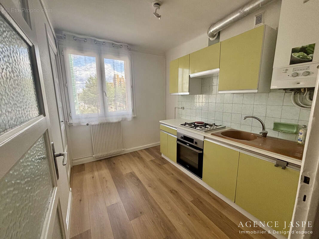 Appartement 37 m² à Saint-Etienne  - photo 2
