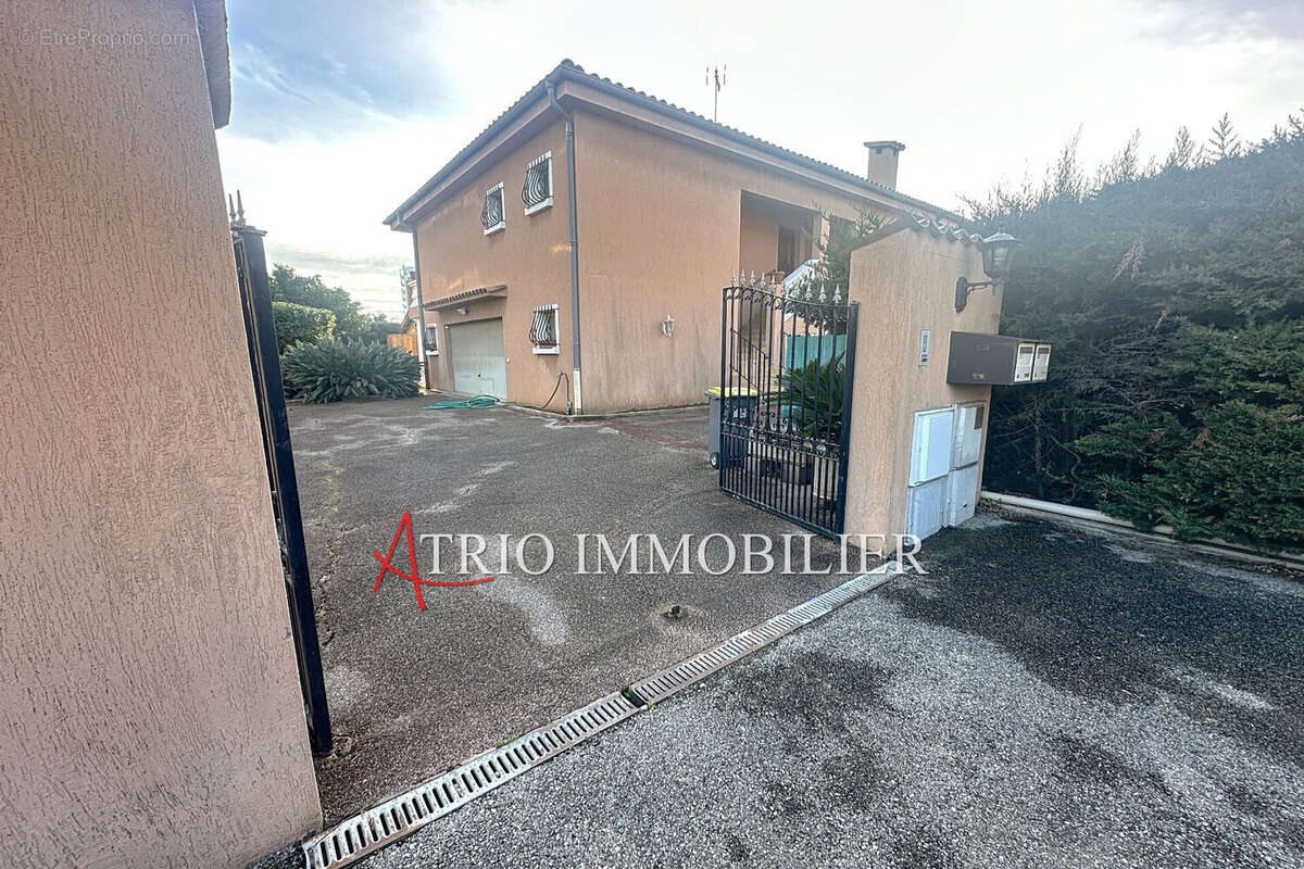 Maison à SAINT-LAURENT-DU-VAR