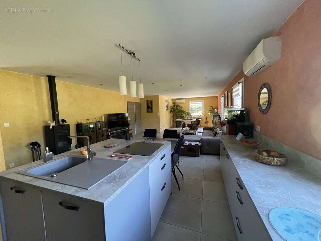 Maison à FIGANIERES