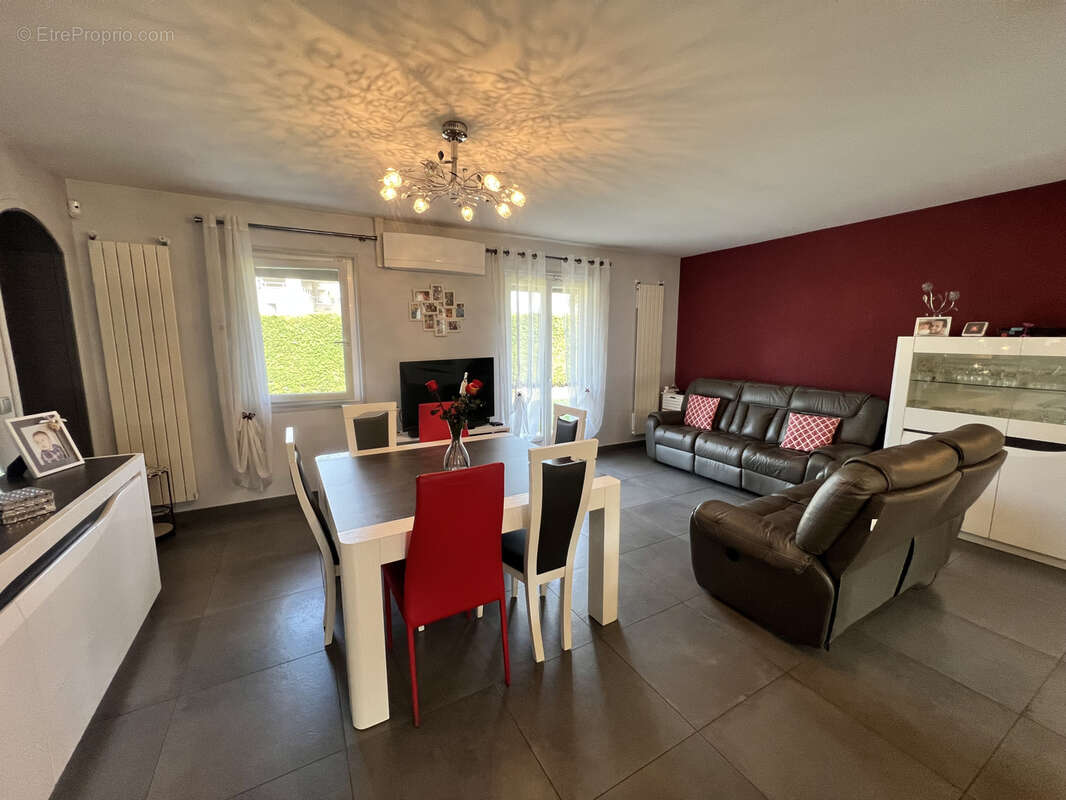 Maison à VETRAZ-MONTHOUX