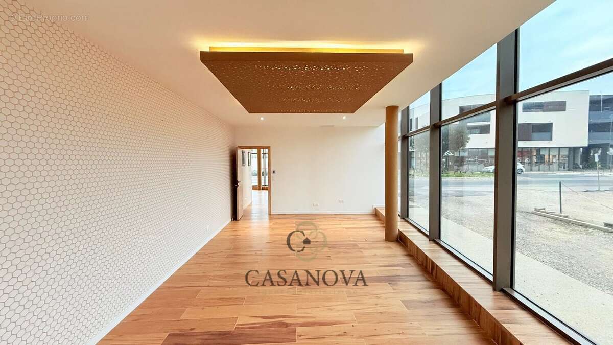 Bureaux neufs 110 m² lumineux avec parkings  Baillargues  Immeuble récent - photo 14