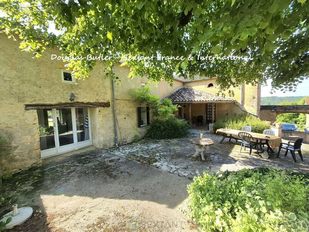 Superbe propriété en pierre de caractère avec gîte, annexe et vue dégagée - photo 21