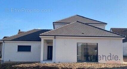 Maison à PONCEY-LES-ATHEE