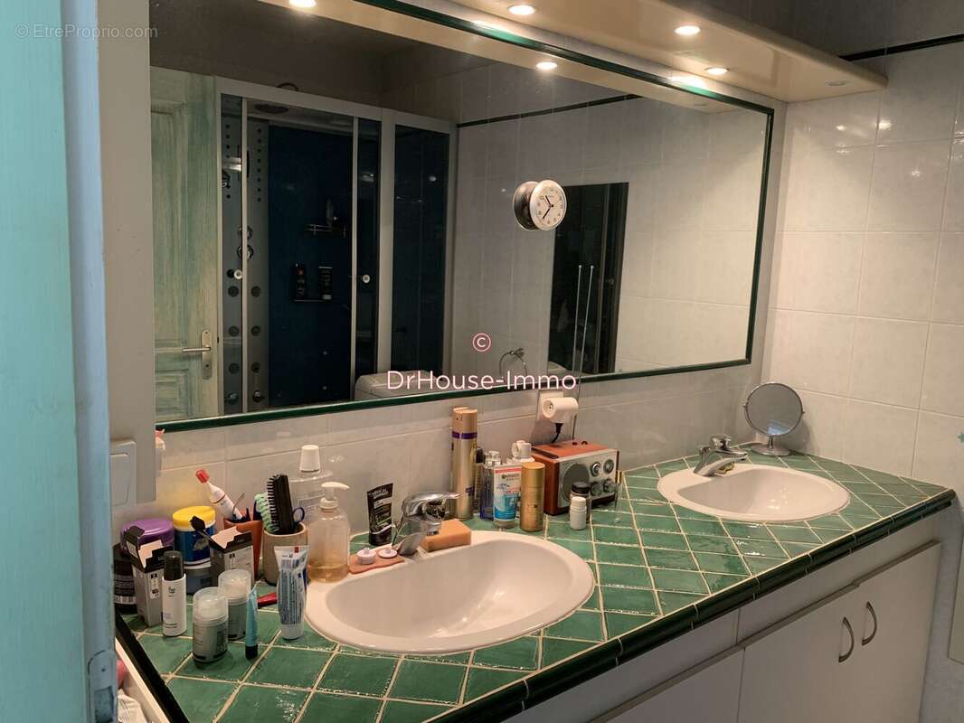 Appartement à BAGNOLS-SUR-CEZE