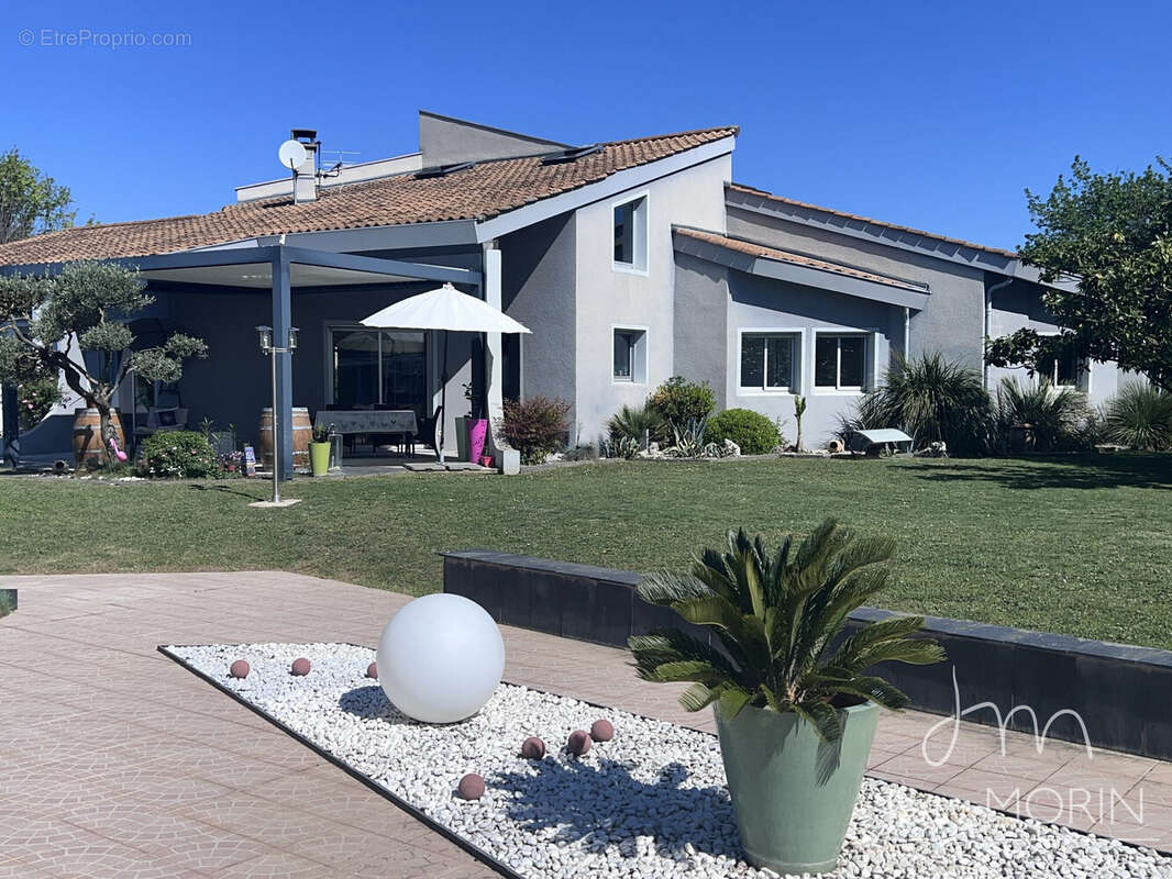 PROCHE PISCINE - Maison à BOURG-DE-PEAGE