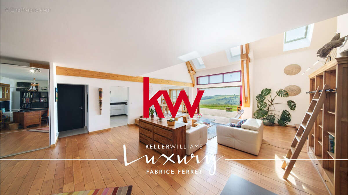 Maison 348 m² à Charroux  - photo 3