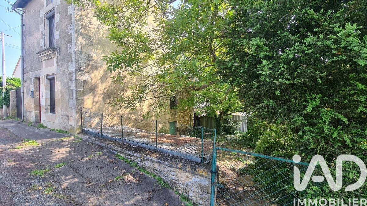 Photo 1 - Maison à POITIERS