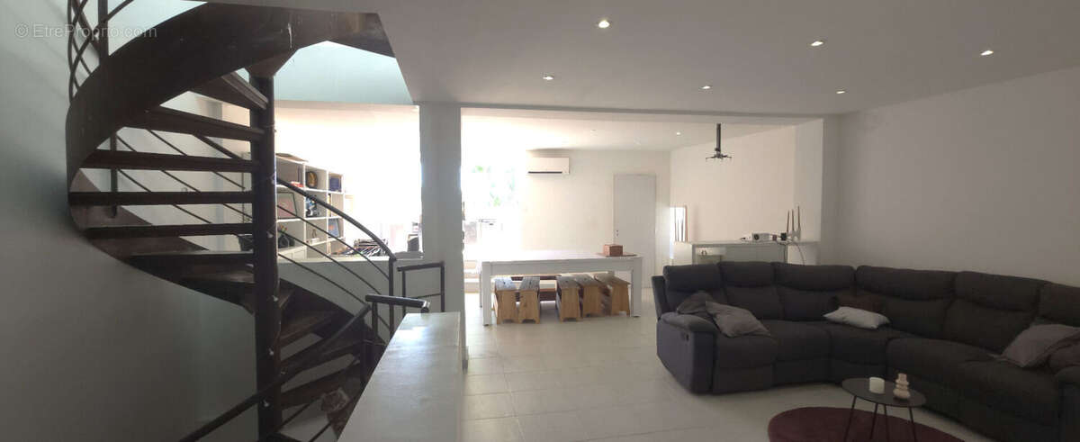 Incroyable maison de 200 m² avec piscine interieure - photo 6