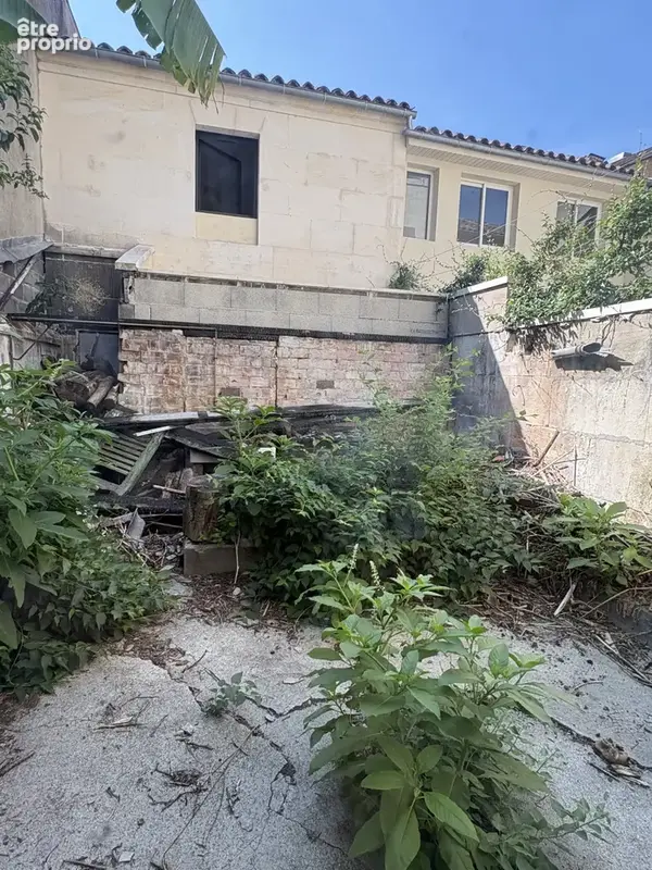MAISON DE VILLE en pierre de taille avec cour - Emplacement exceptionnel face au parking Jean Monnet à Cognac - photo 13