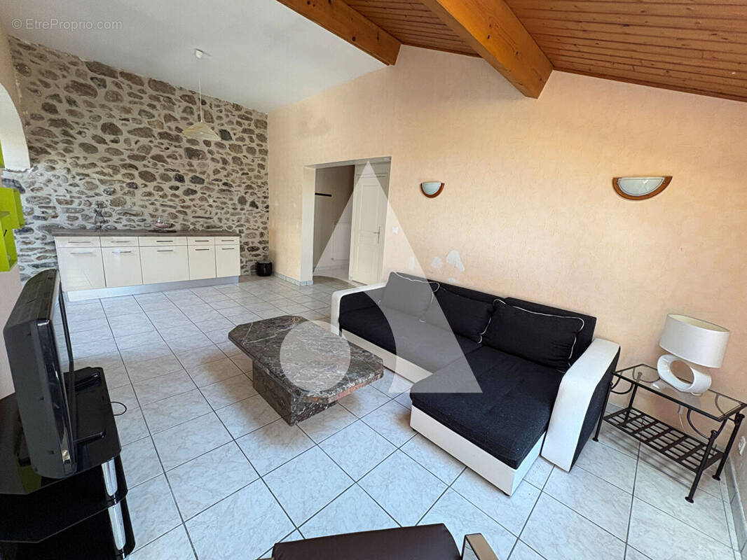 Appartement 2 pièces 66 m² · à Vals-les-Bains · 65,7 m² · 110 000 €