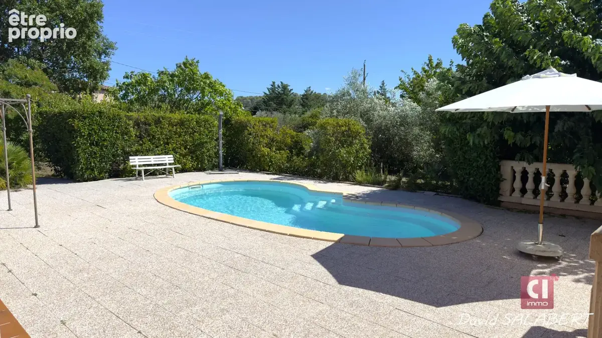 Garéoult -Villa à vendre de plain-pied avec piscine, studio et double garage - photo 3