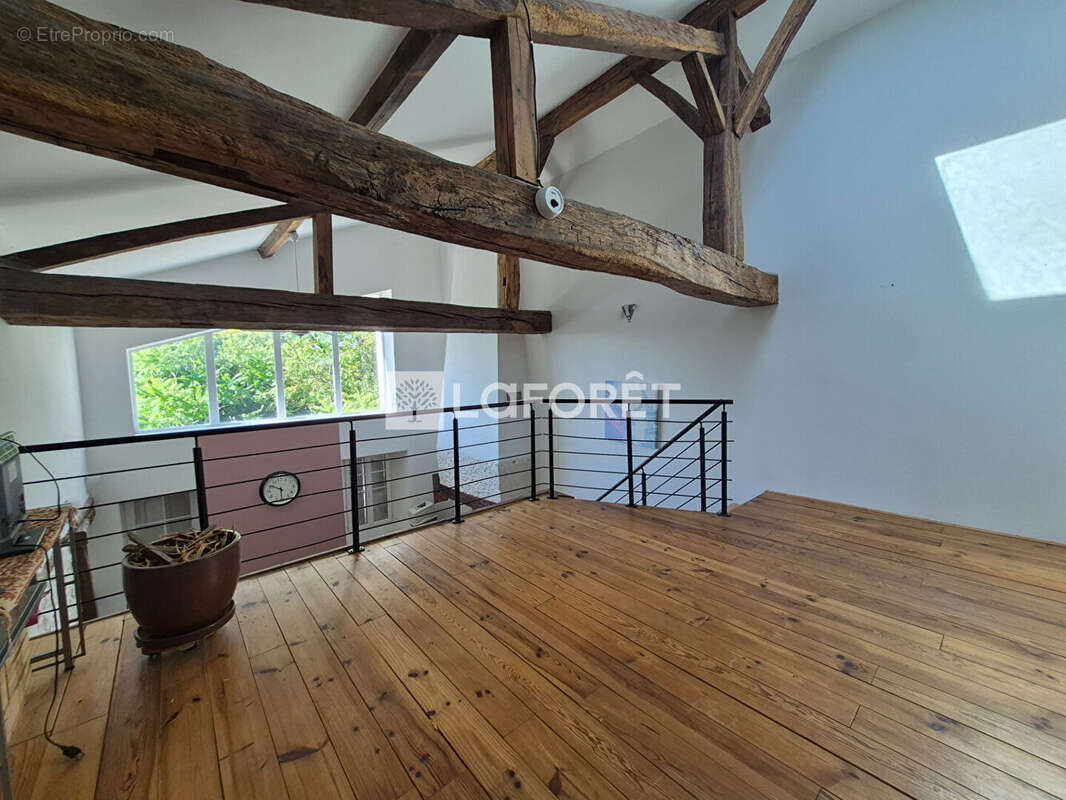Maison d'habitation avec 2 gîtes au calme et garage. - photo 4