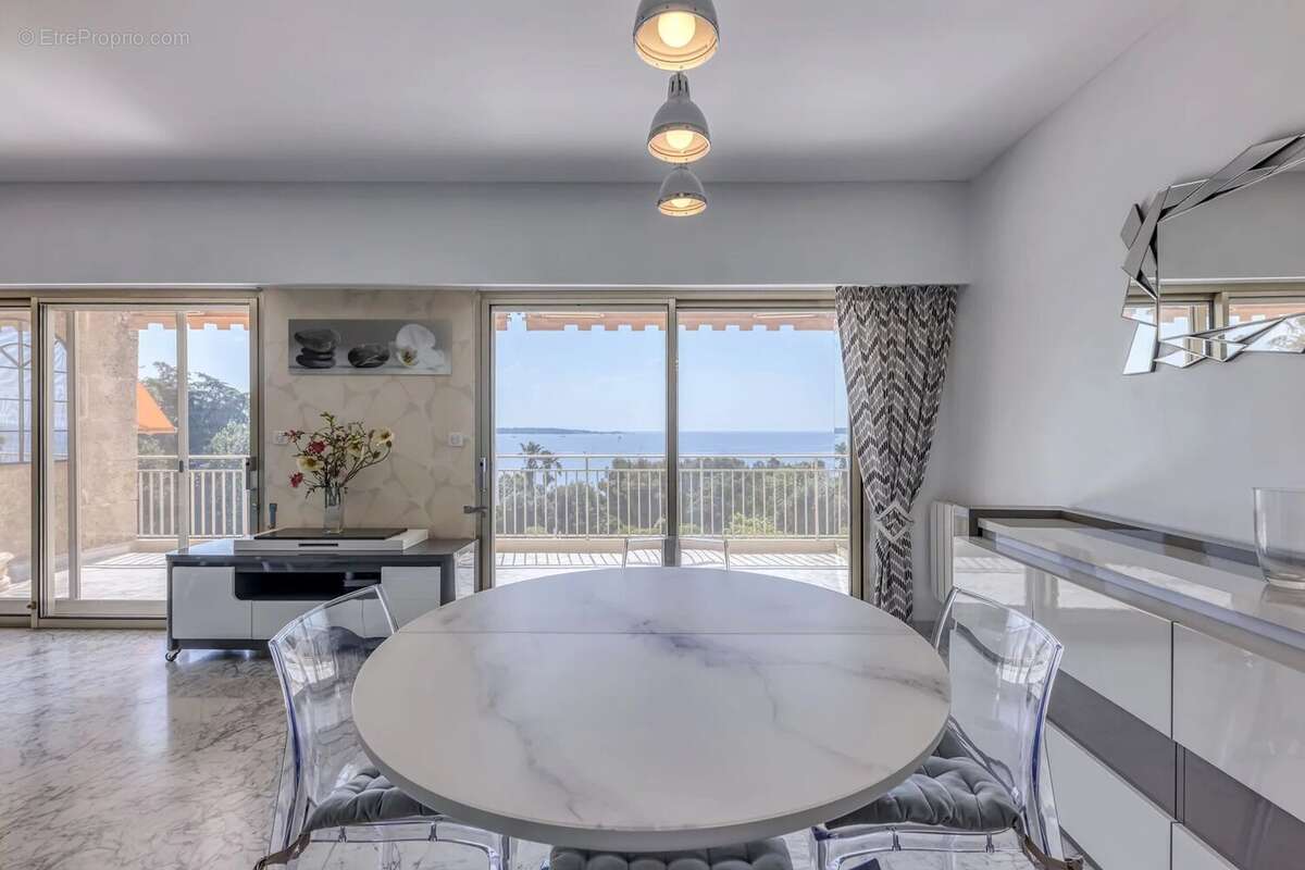 Appartement à VALLAURIS