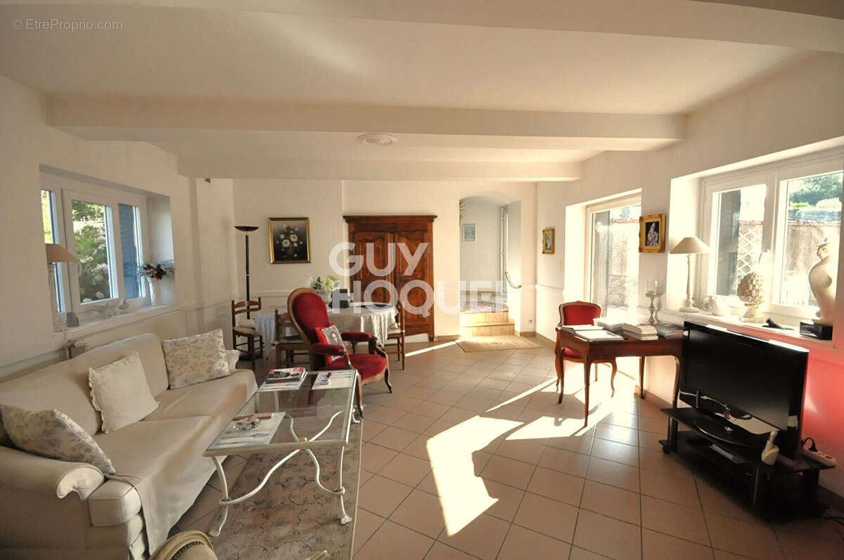 Maison à SAINT-GENIS-L'ARGENTIERE