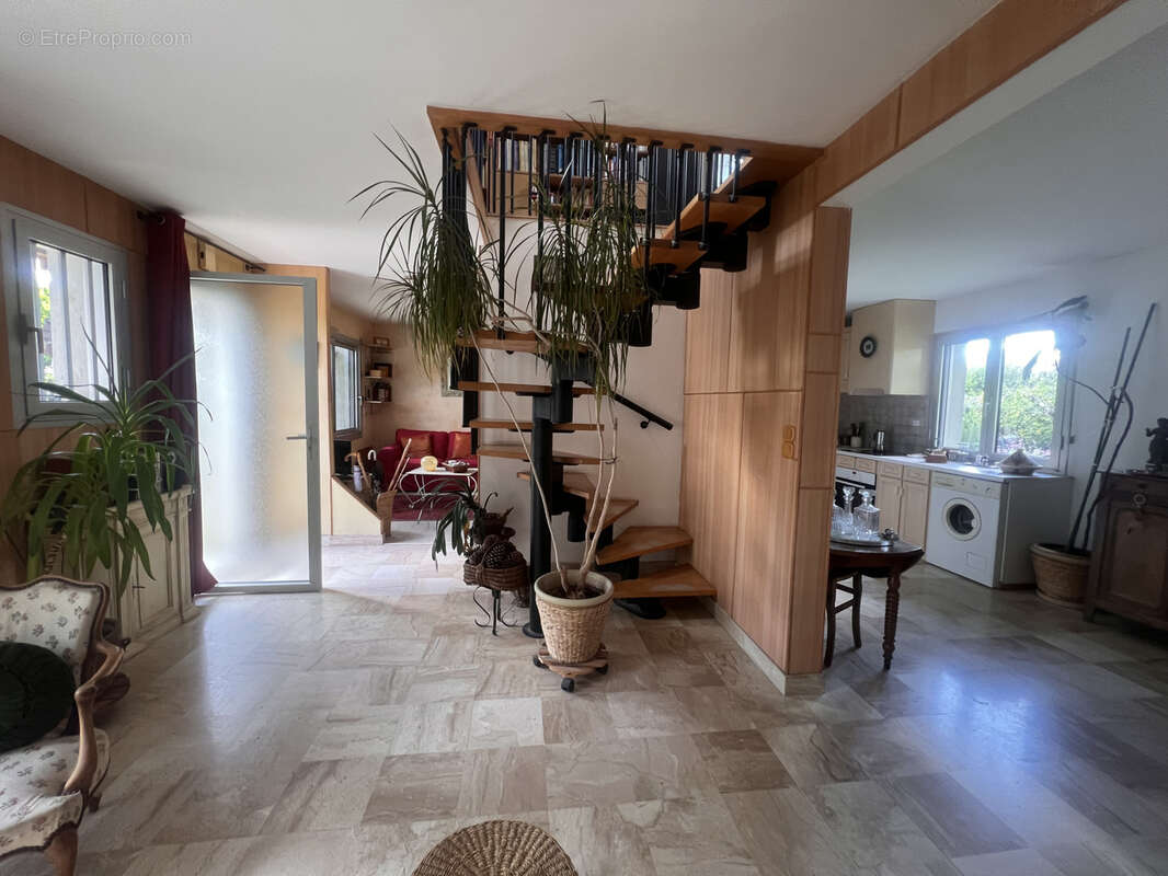 Maison à LA VILLE-AUX-DAMES