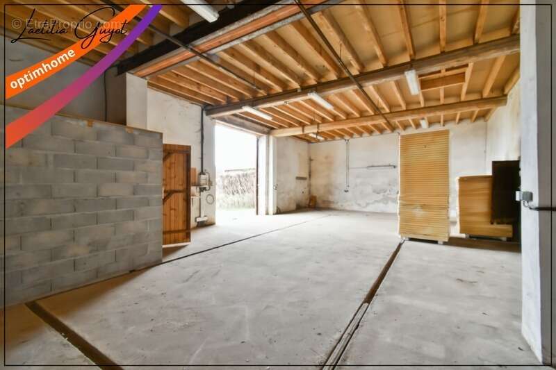 Maison à rénover avec atelier, grange et dépendances – Chemilly (03) - photo 3