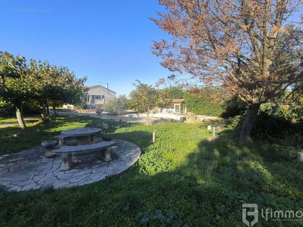 Villa d'exception de 140 m2, jardin de 3096 m2 arborés, et pisci - photo 14