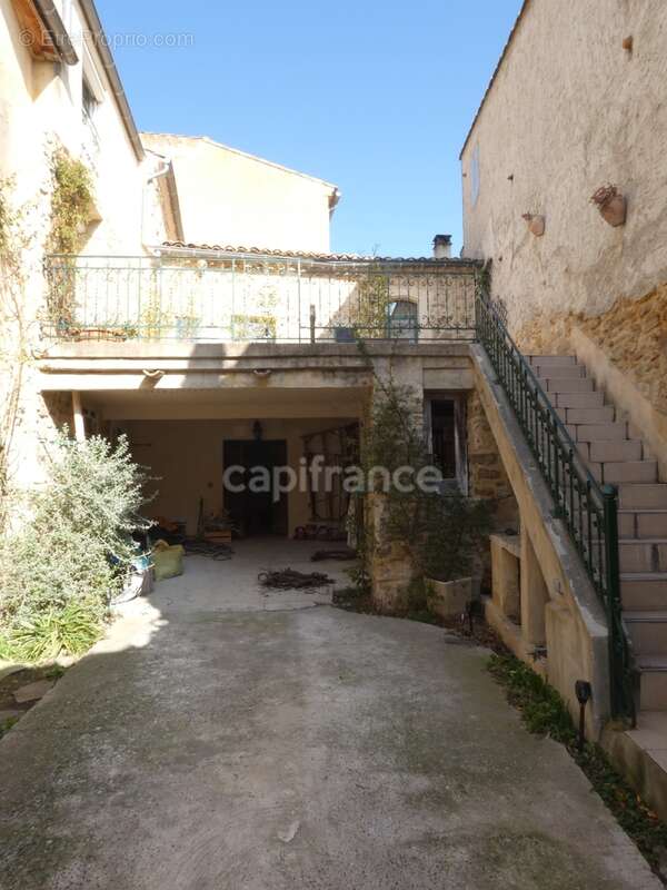 Laudun-maison de village 90m² avec cour et terrasse - photo 4
