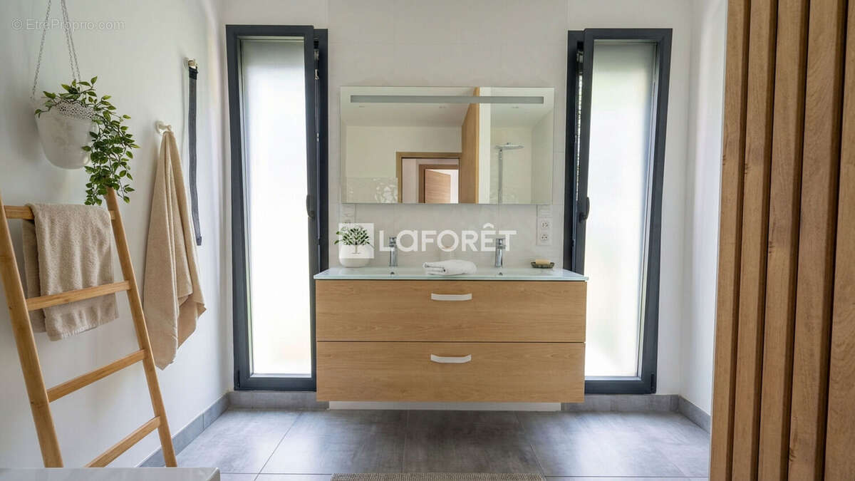 Maison à SAINT-CYR-SUR-LOIRE