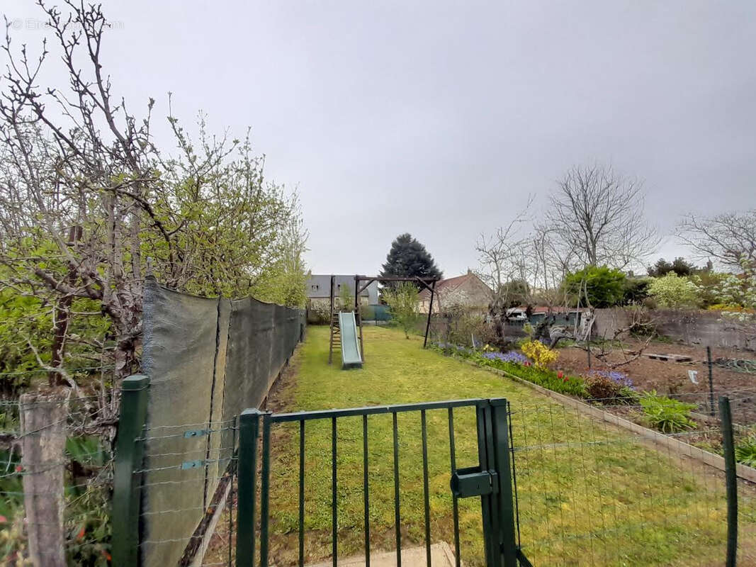 Maison à COULANS-SUR-GEE