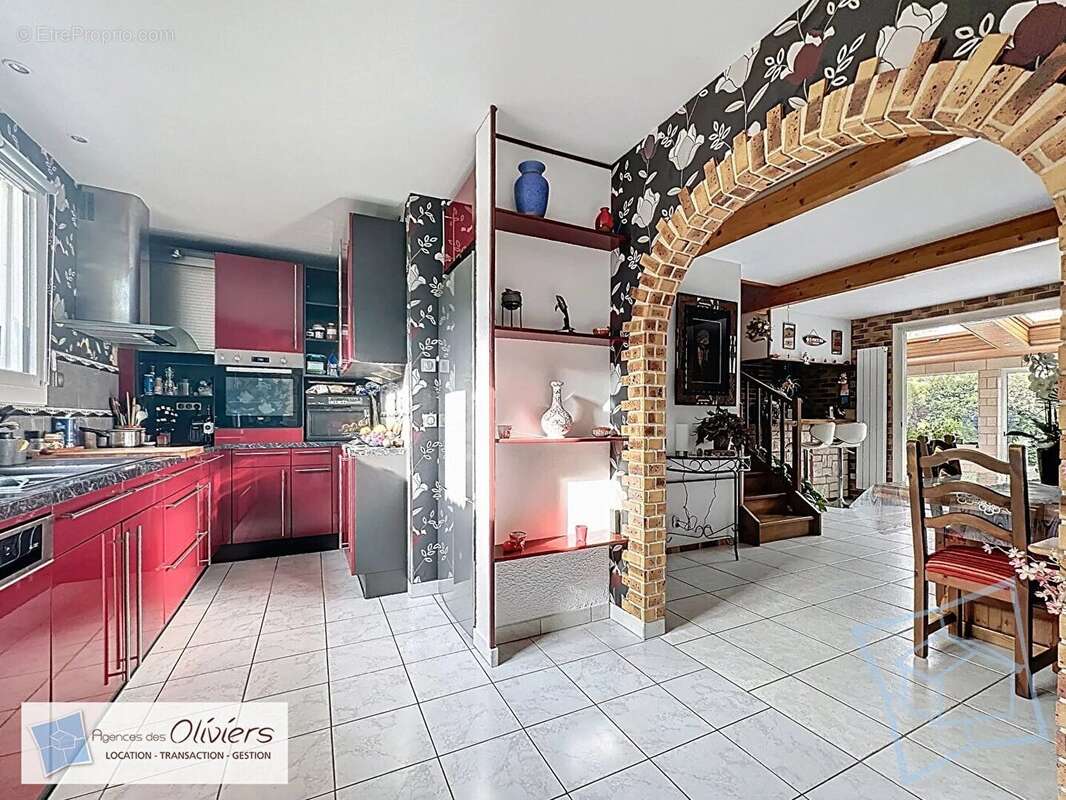 Maison à VOISINS-LE-BRETONNEUX