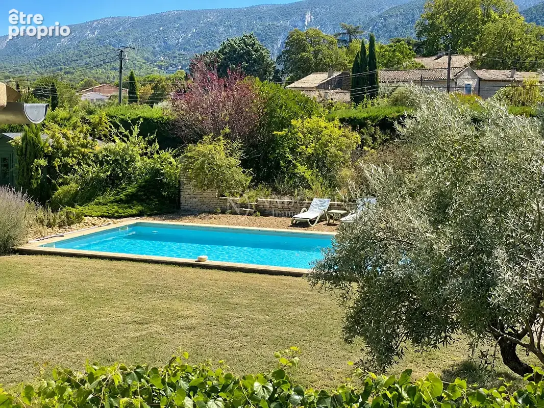 Maison  d'architecte avec piscine et dépendance. - photo 2