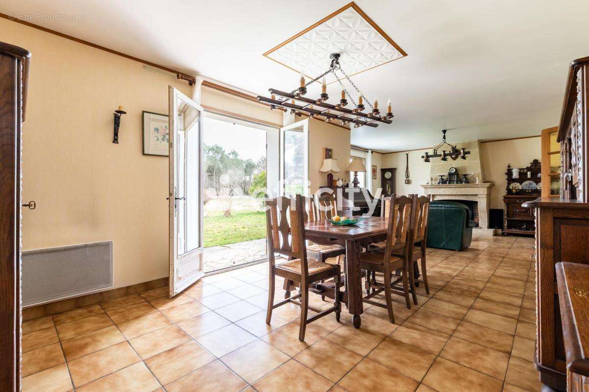 Maison 155 m² à Salles  - photo 5
