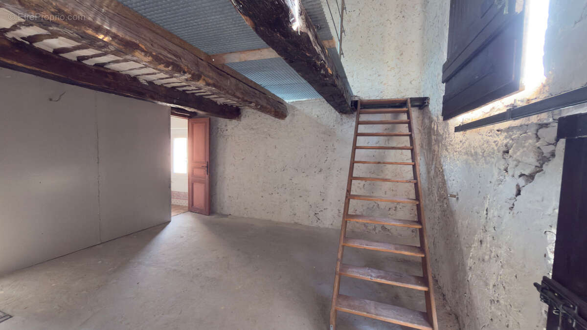 172 m2 - Grand potentiel - Toiture neuve - 10 couchages - Jardinet - photo 7