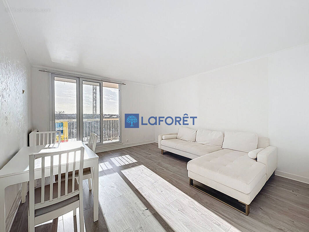 Appartement à CHILLY-MAZARIN