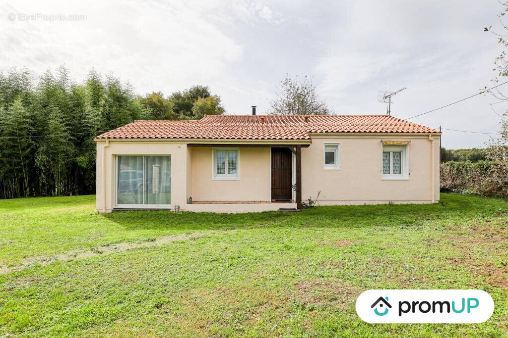 Maison à PORT-D&#039;ENVAUX