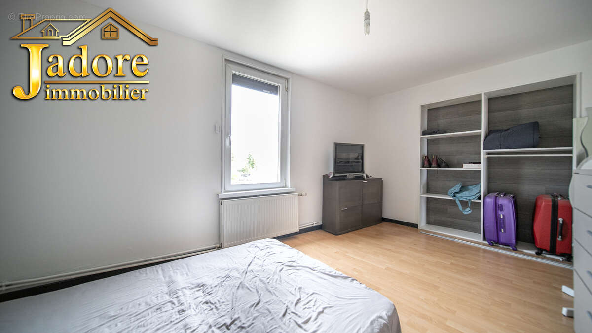 Maison à LA CHAPELLE-DEVANT-BRUYERES