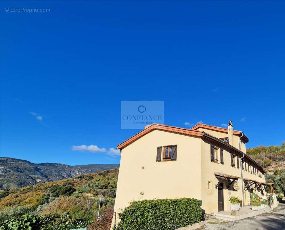 Appartement à CONTES