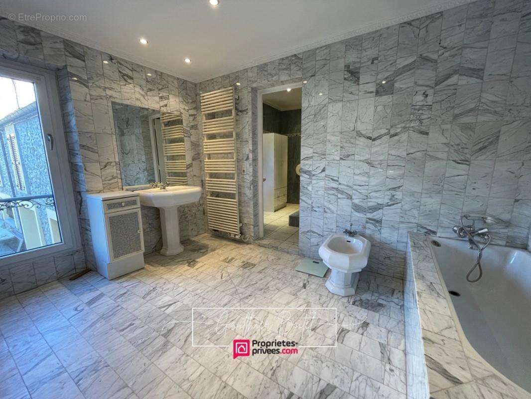 Maison à LA QUEUE-EN-BRIE