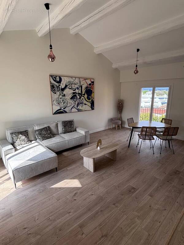 Appartement à MANDELIEU-LA-NAPOULE