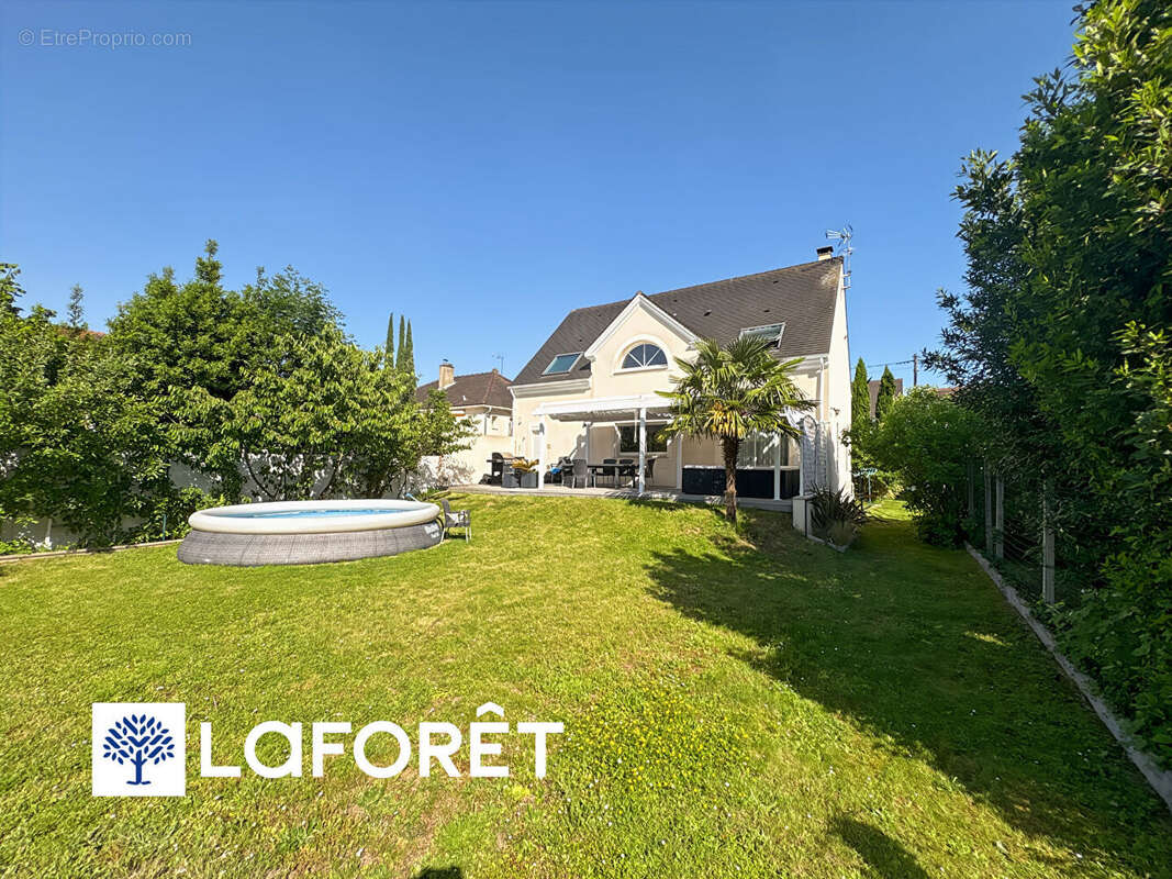 Maison à SAINTE-GENEVIEVE-DES-BOIS