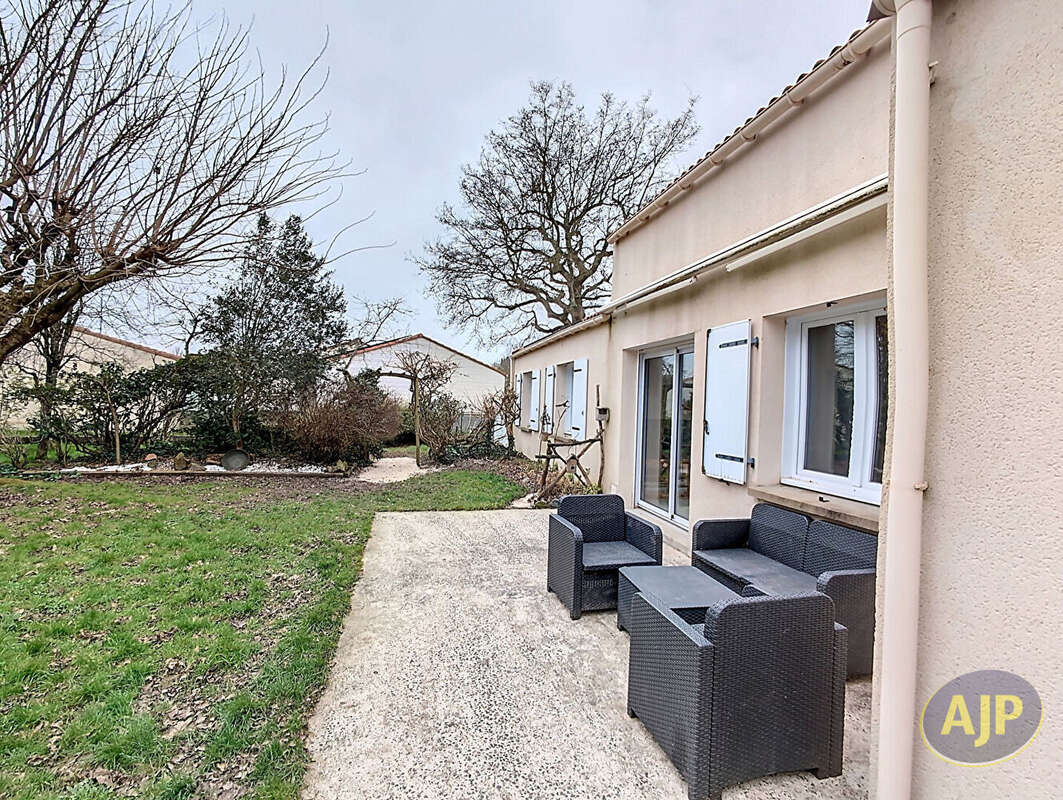 Maison Montaigu Vendee 6 pièce(s) 120 m2 - photo 14